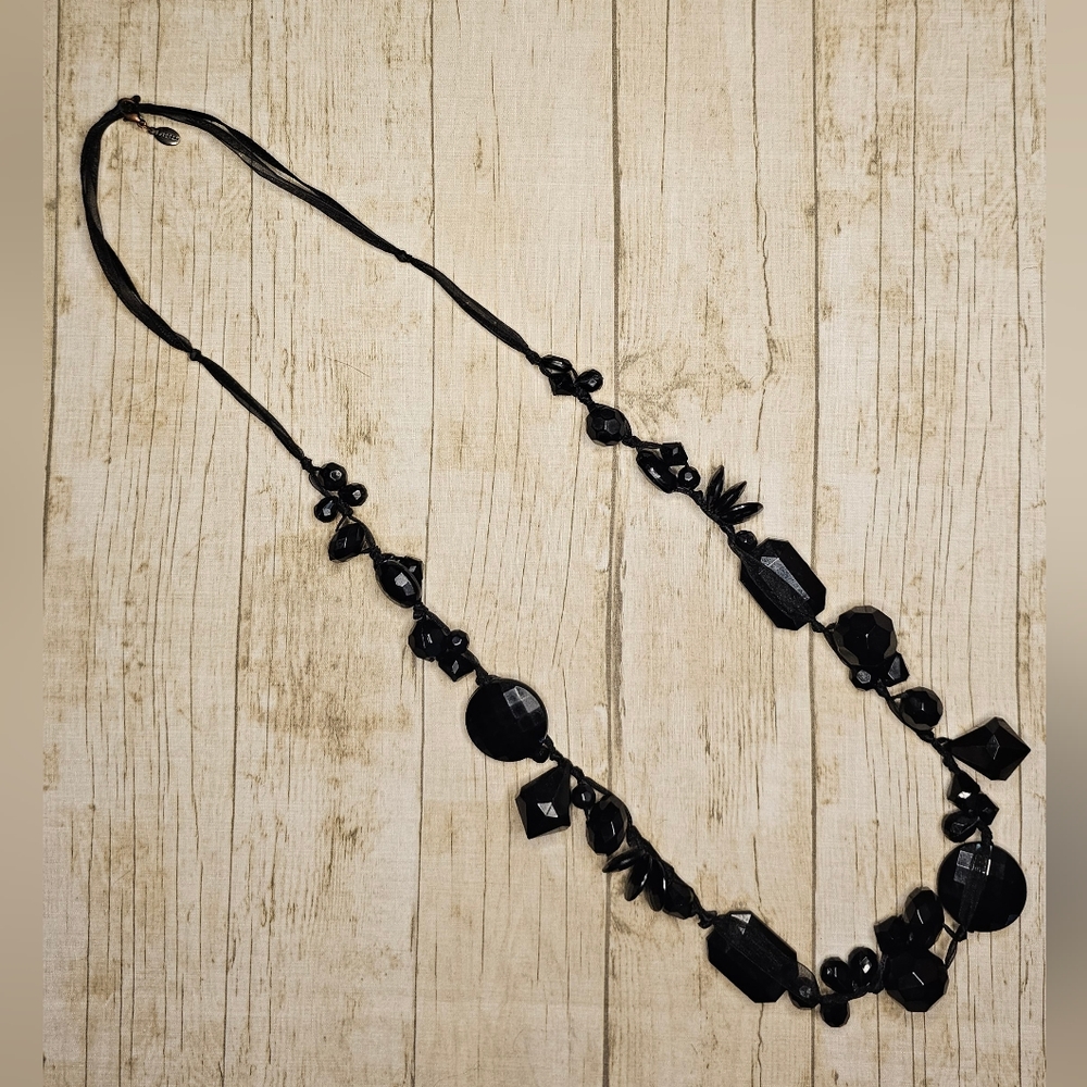 [Express] Black Resin Beads Necklace Various shapes & sizes